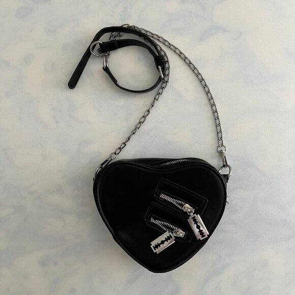 Black Gothic Heart Shaped Blade Zipper Chain Shoulder Bag Purse - Picture 1 of 7